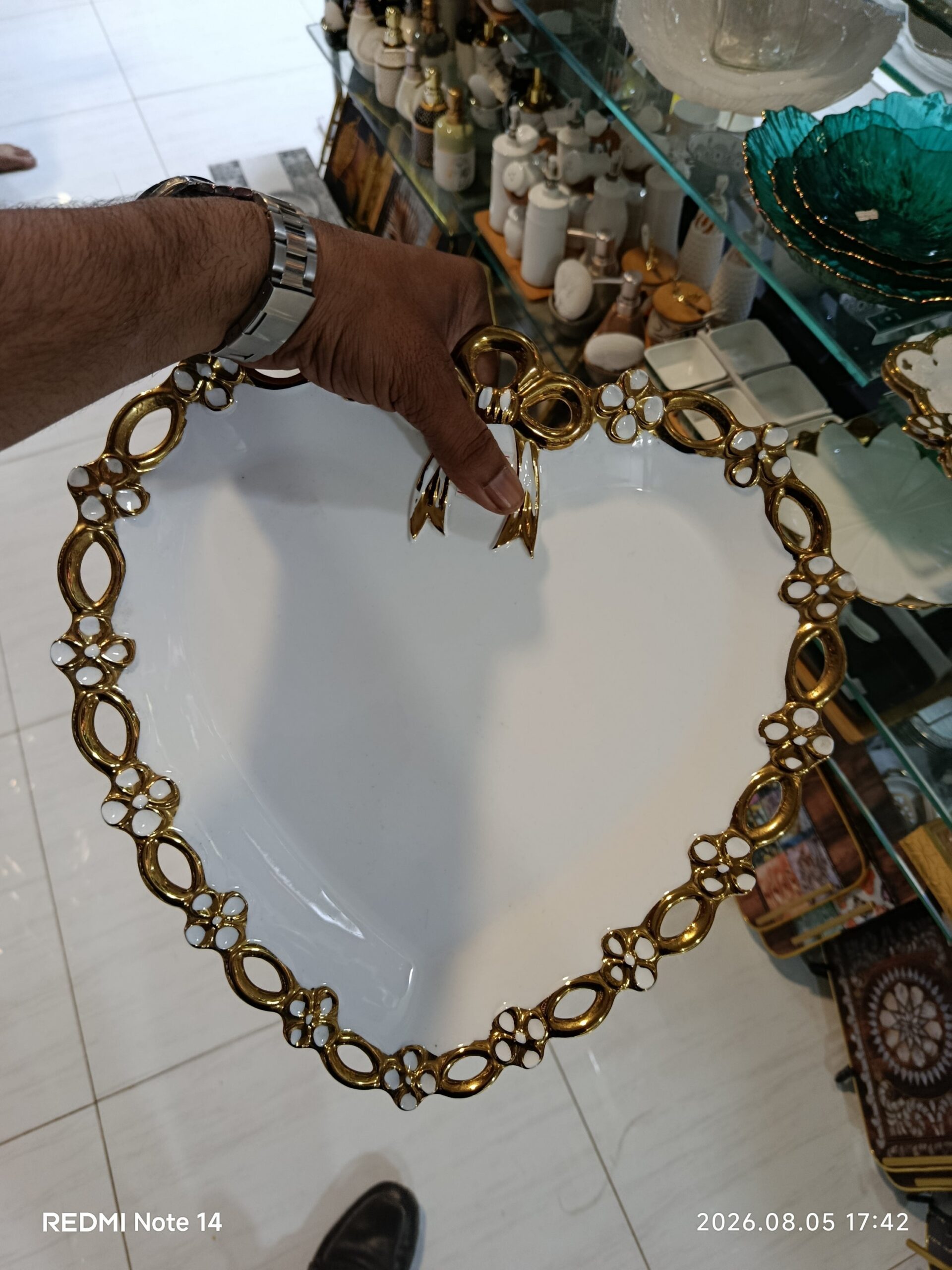 2026/08/239670-scaled.jpg Premium Quality 1pc Heart Shape Ceramic Serving Tray - Image 1